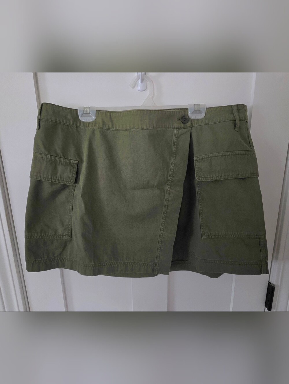 Universal Threads - Olive Cargo Pocket Women’s Skirt- Size 18